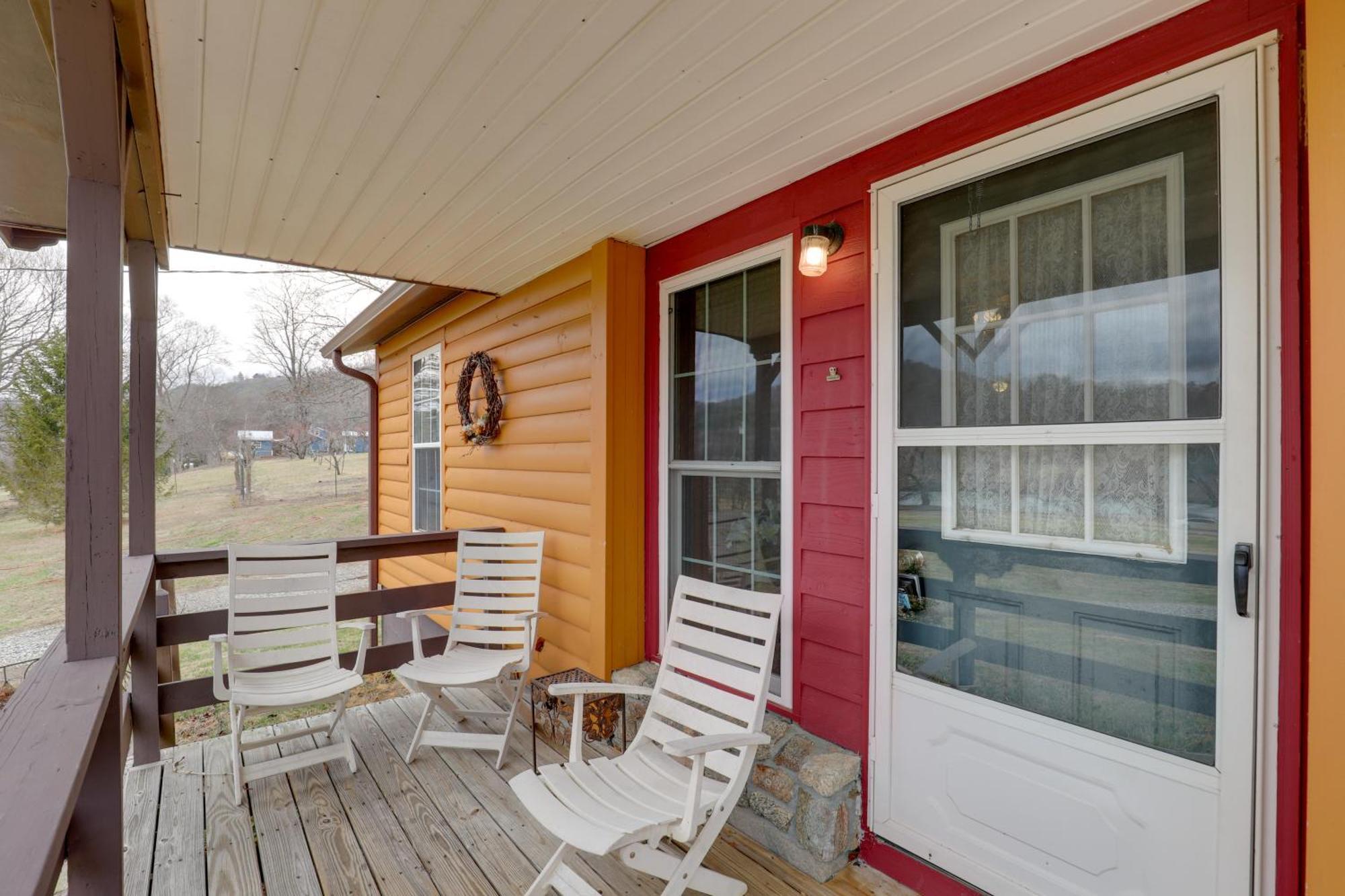 Riverfront Hot Springs Cabin With Private Hot Tub! Exterior photo
